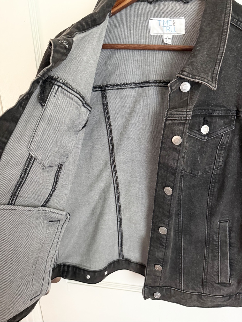Time and Tru Black Wash Denim Jacket - Picture 4 of 6